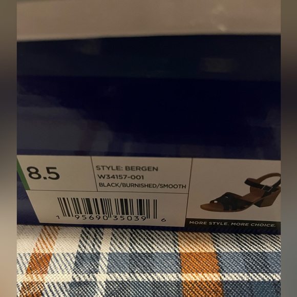 Bergen Sandal from White Mountain Black Size 8.5. Received from shipping error - Picture 7 of 7